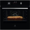 Four Electrolux SurroundCook 500 – Cuisson homogène et nettoyage pyrolyse